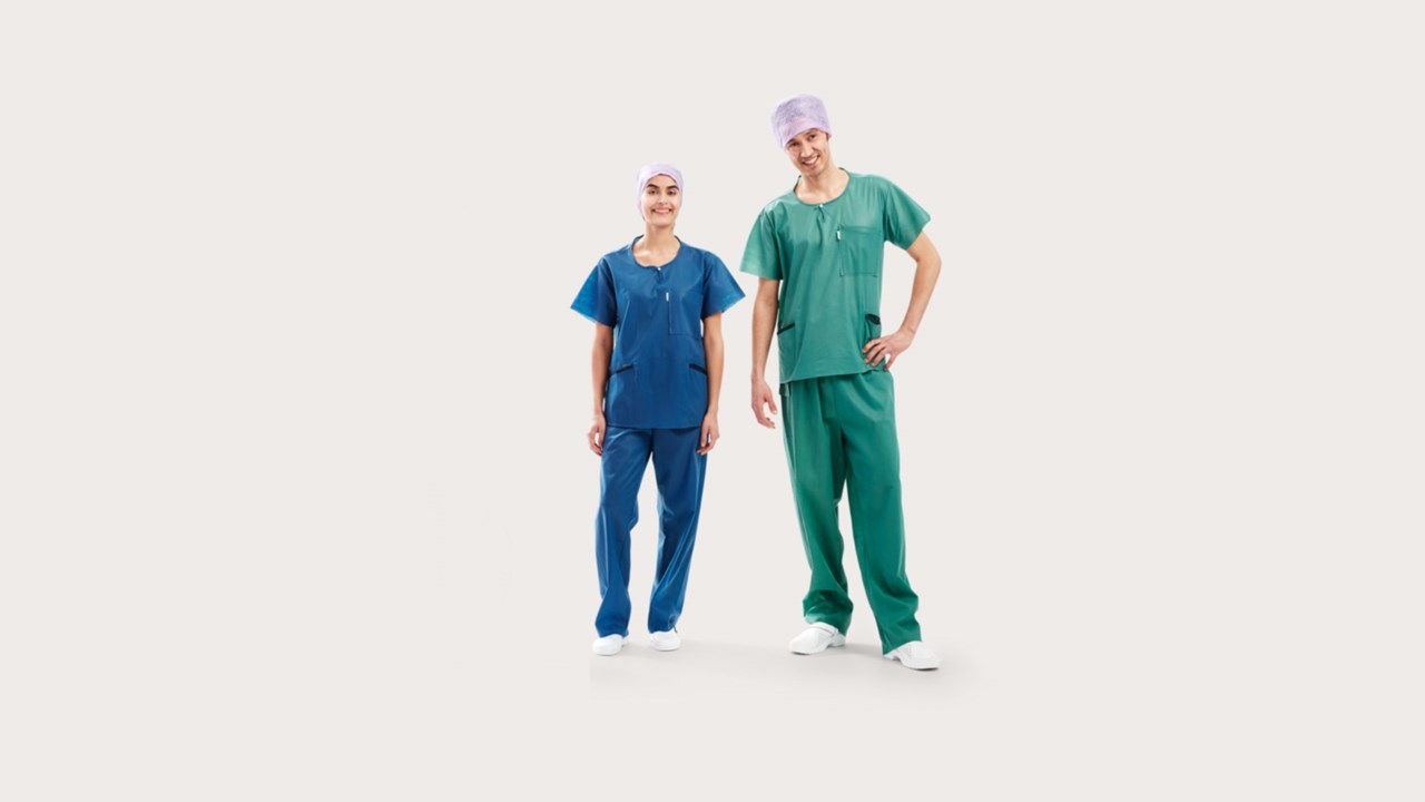 Trīs medicīnas speciālisti, kuriem mugurā BARRIER® higiēniskais apģērbs – sevišķs komforts